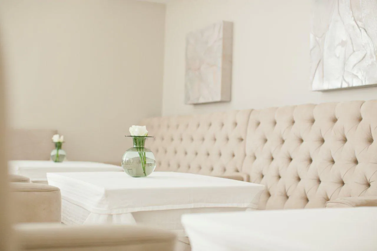 Dining room with tufted banquette