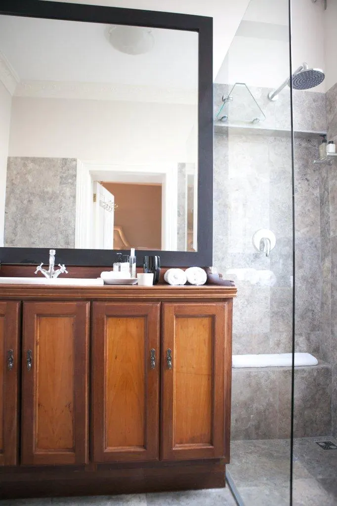 Suite One en-suite bathroom