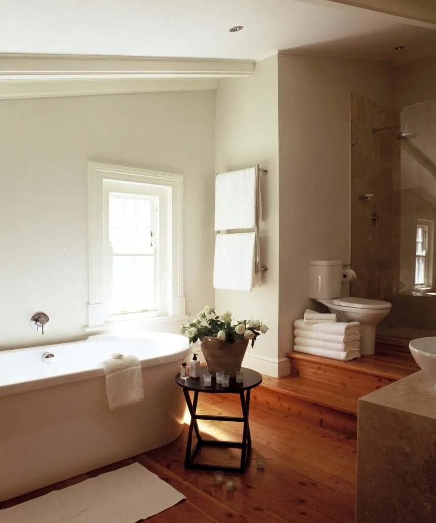 Suite Seven bathroom detail