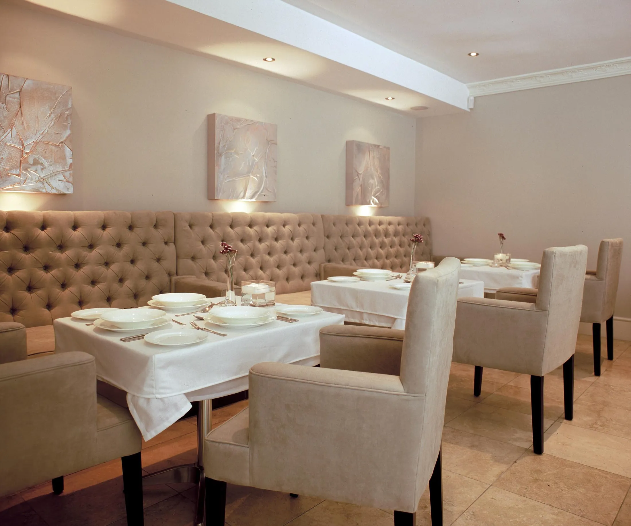 Banksia Boutique dining area beside the pool