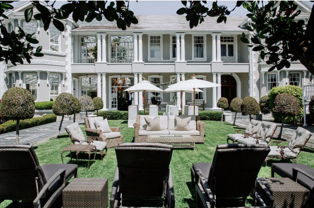 Outdoor lounge seating on the lawn at Banksia Boutique
