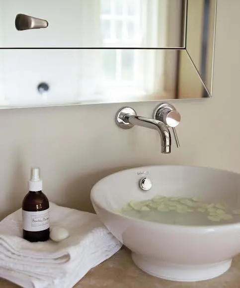 Suite Seven en-suite bathroom