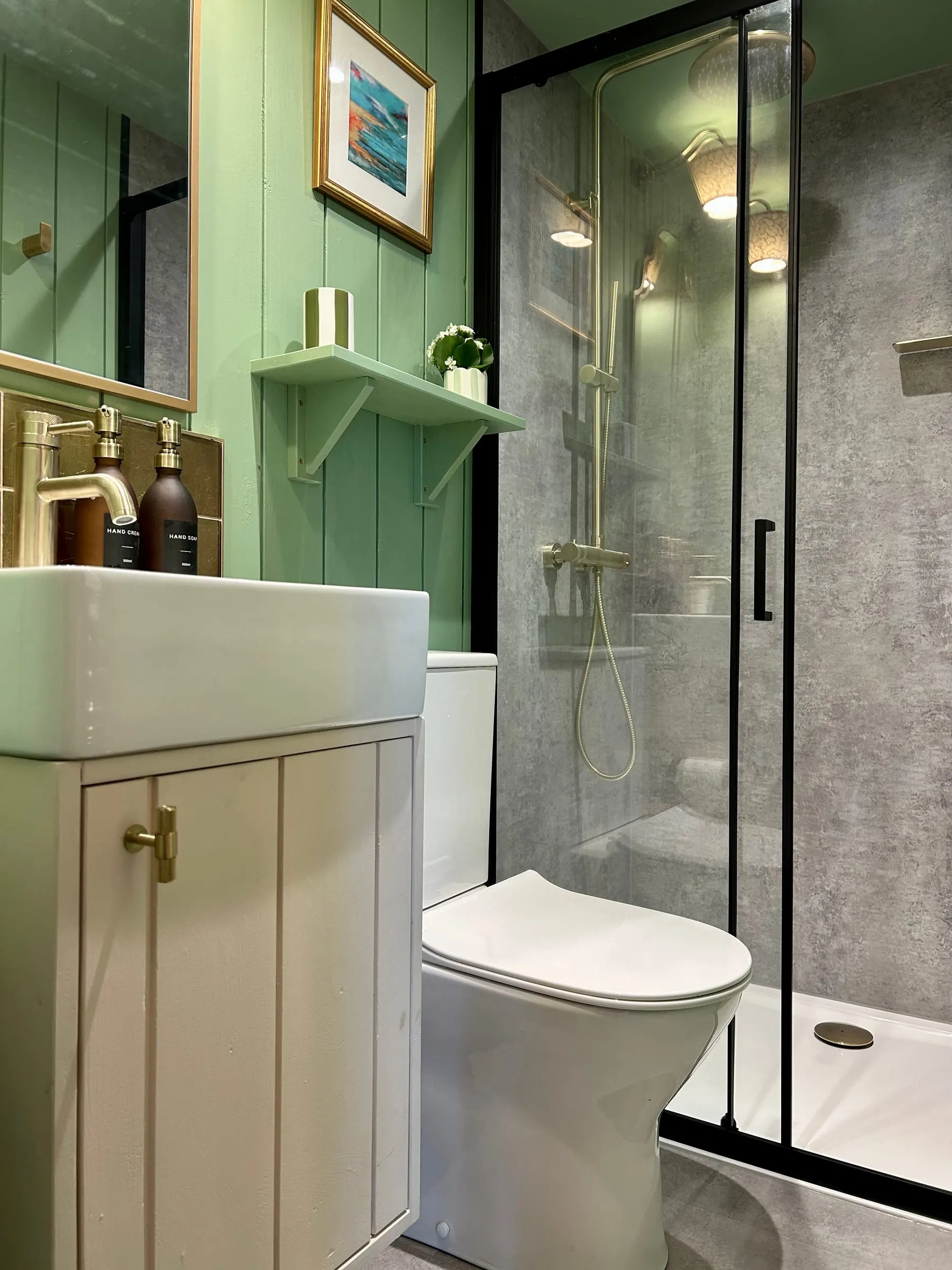 Fairlight's shower room