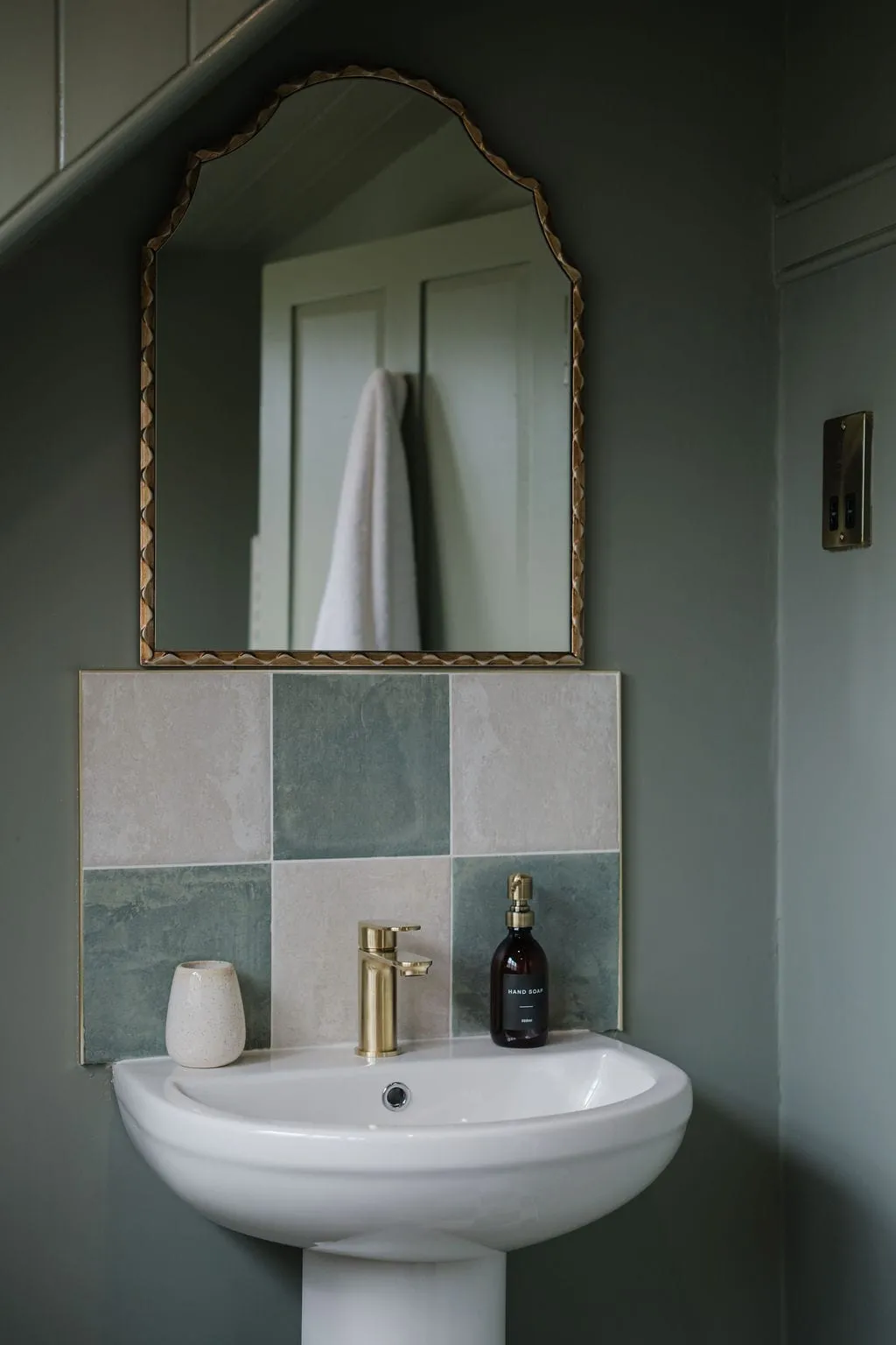 A bathroom at Links Farmhouse