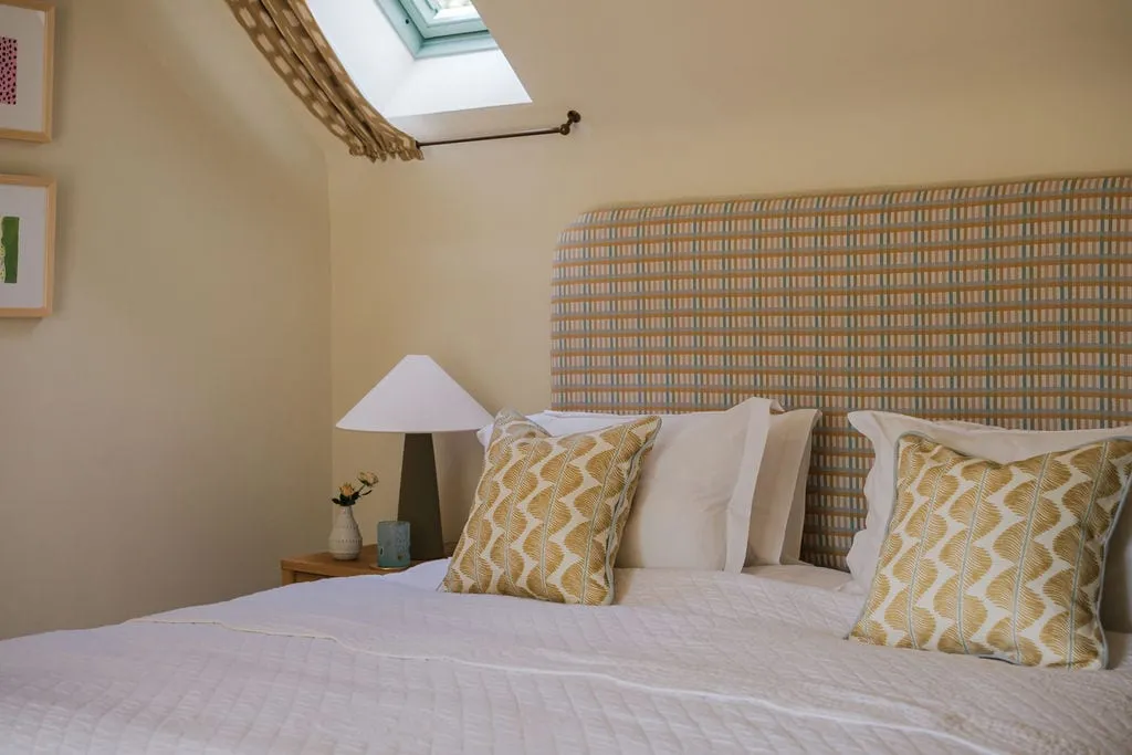 A bedroom at Links Farmhouse