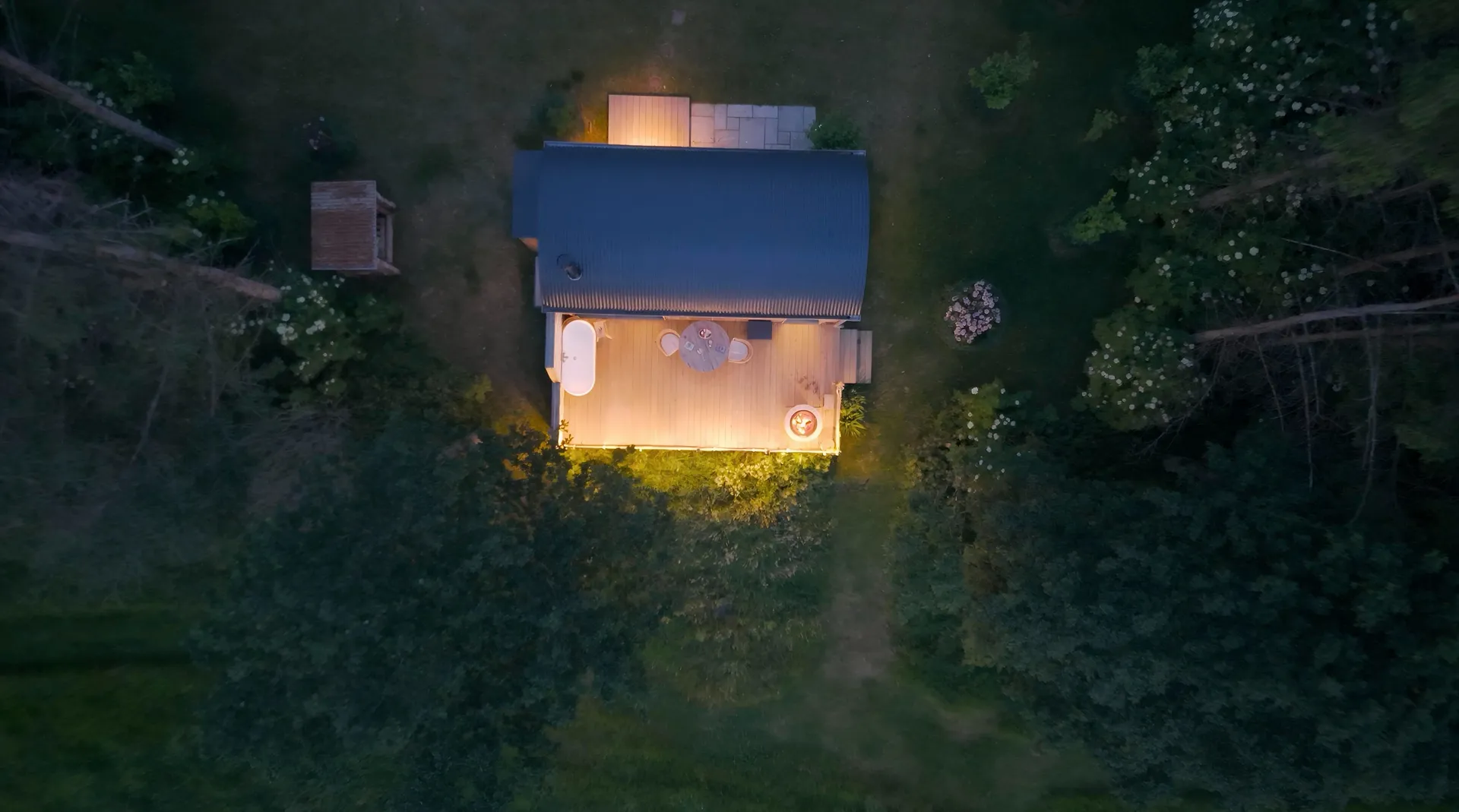 Aerial view of Fairlight's roof, deck and outdoor bath