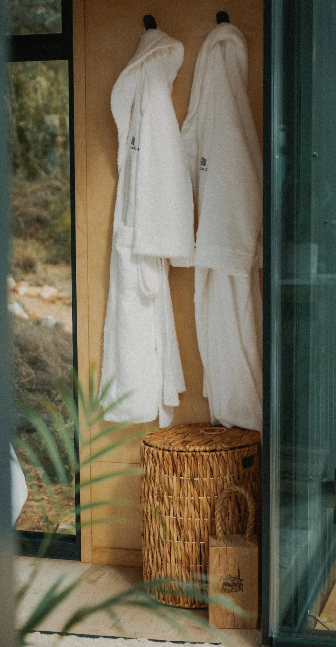 Ceci Cabin details 2