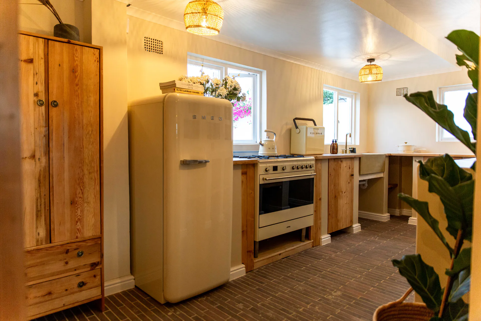 Ground Floor Apartment kitchen with vintage fridge and gas stove