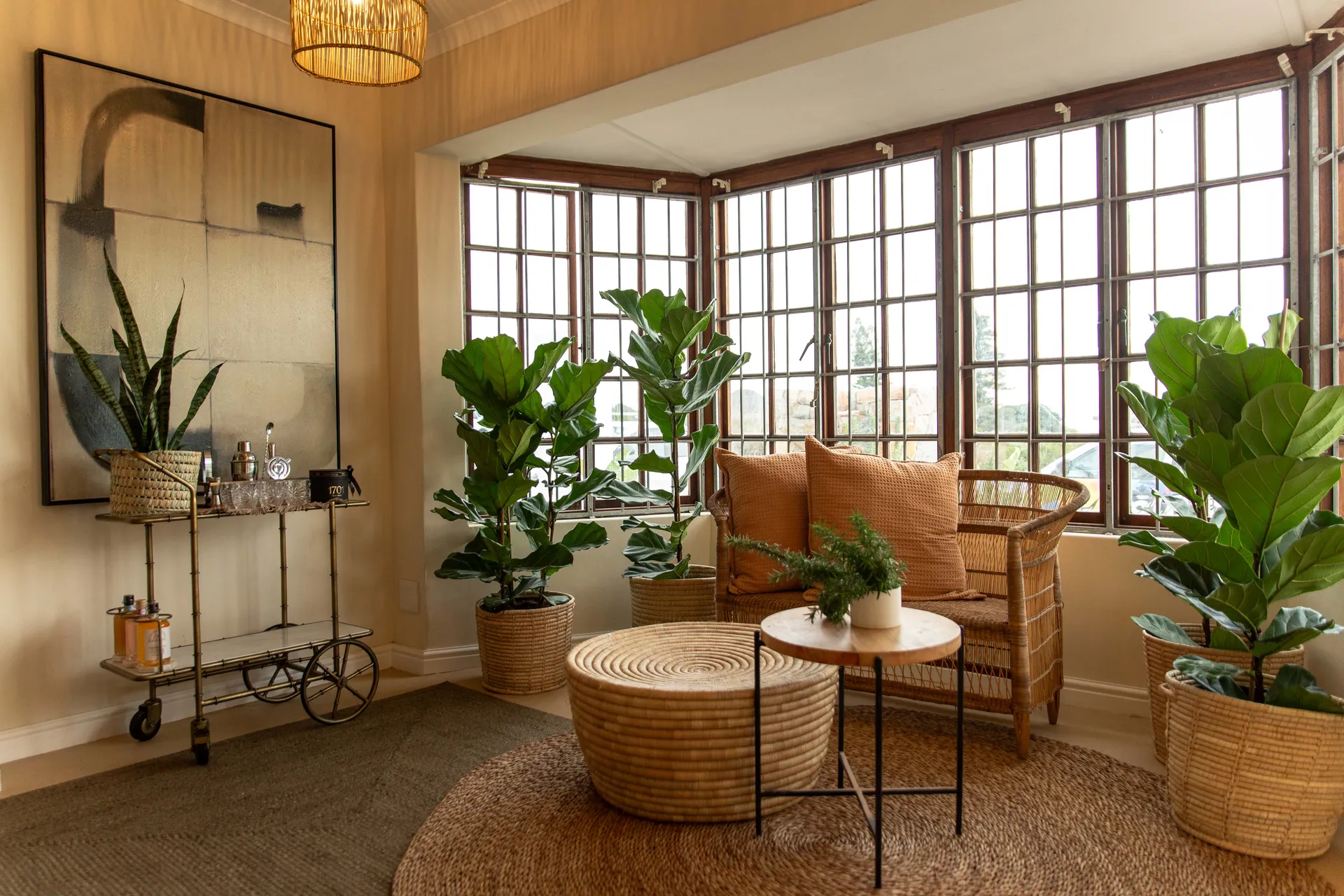 Wicker sitting area with bay window in the Ground Floor Apartment