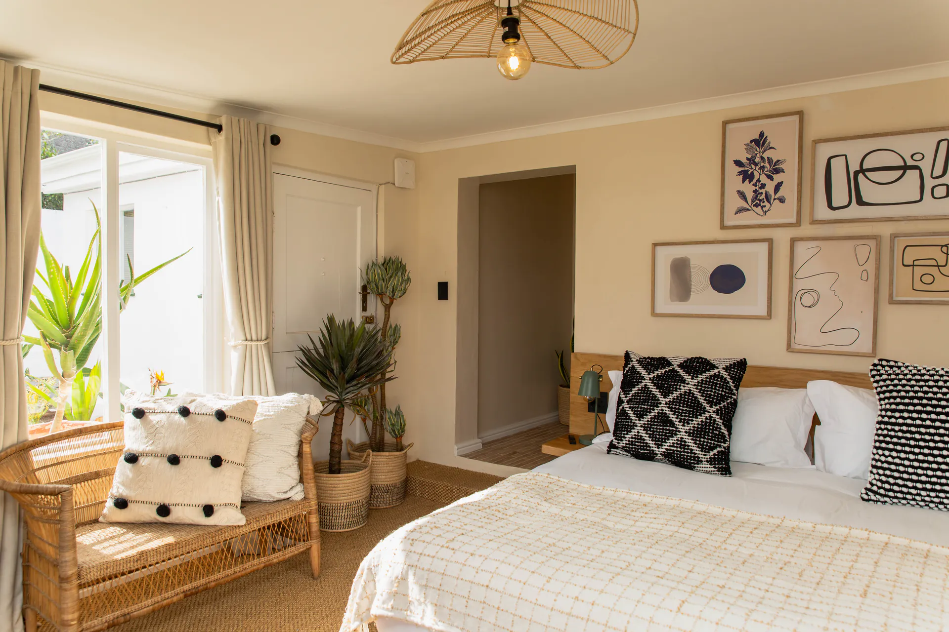 Standard Garden Room bedroom with rattan bench and garden window
