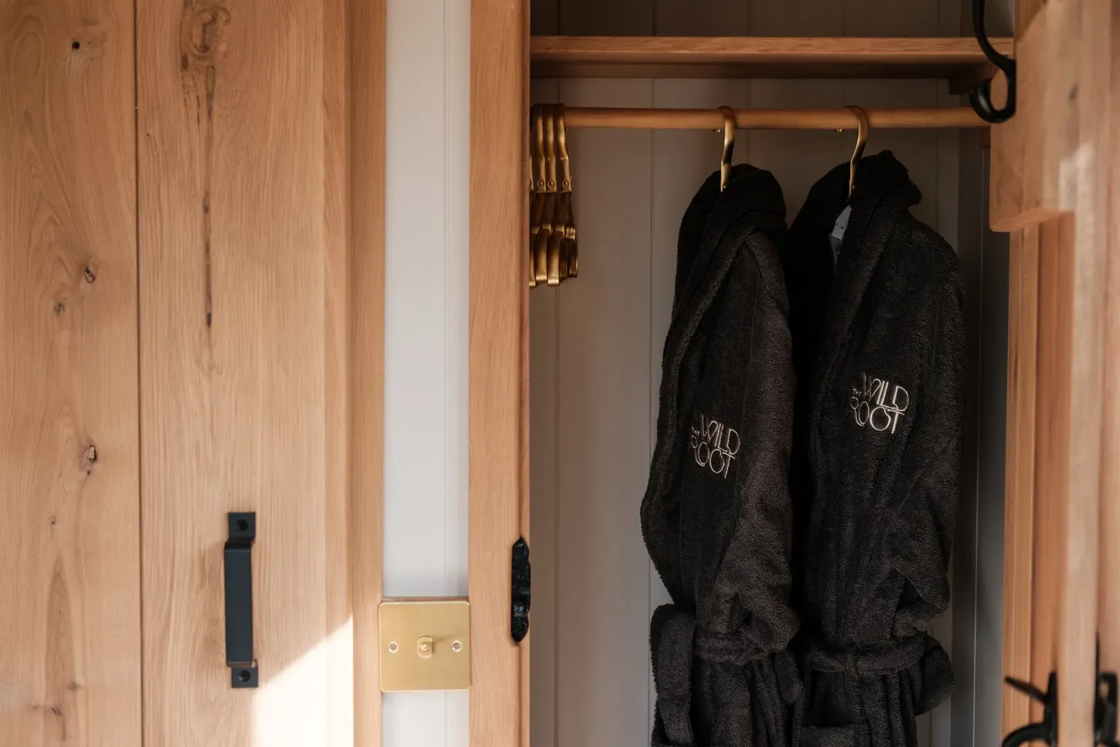 Ember cabin photography by Ula Blocksage