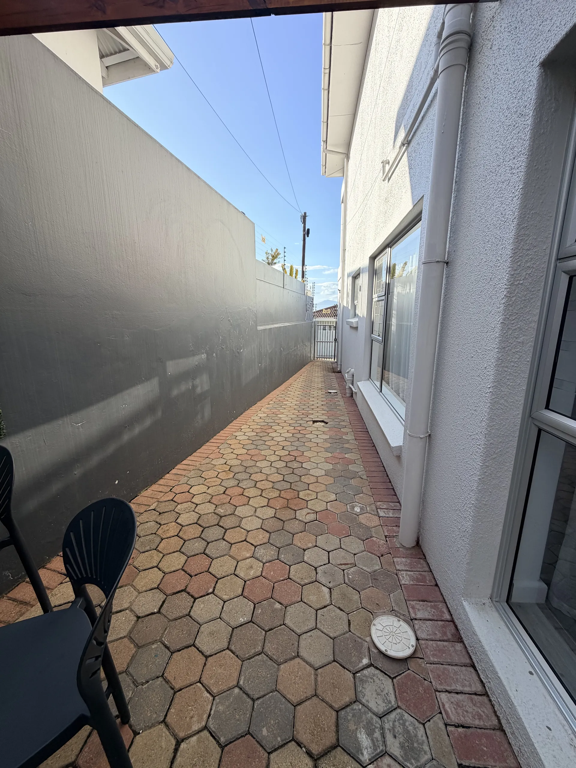 Side walkway between the house and courtyard wall