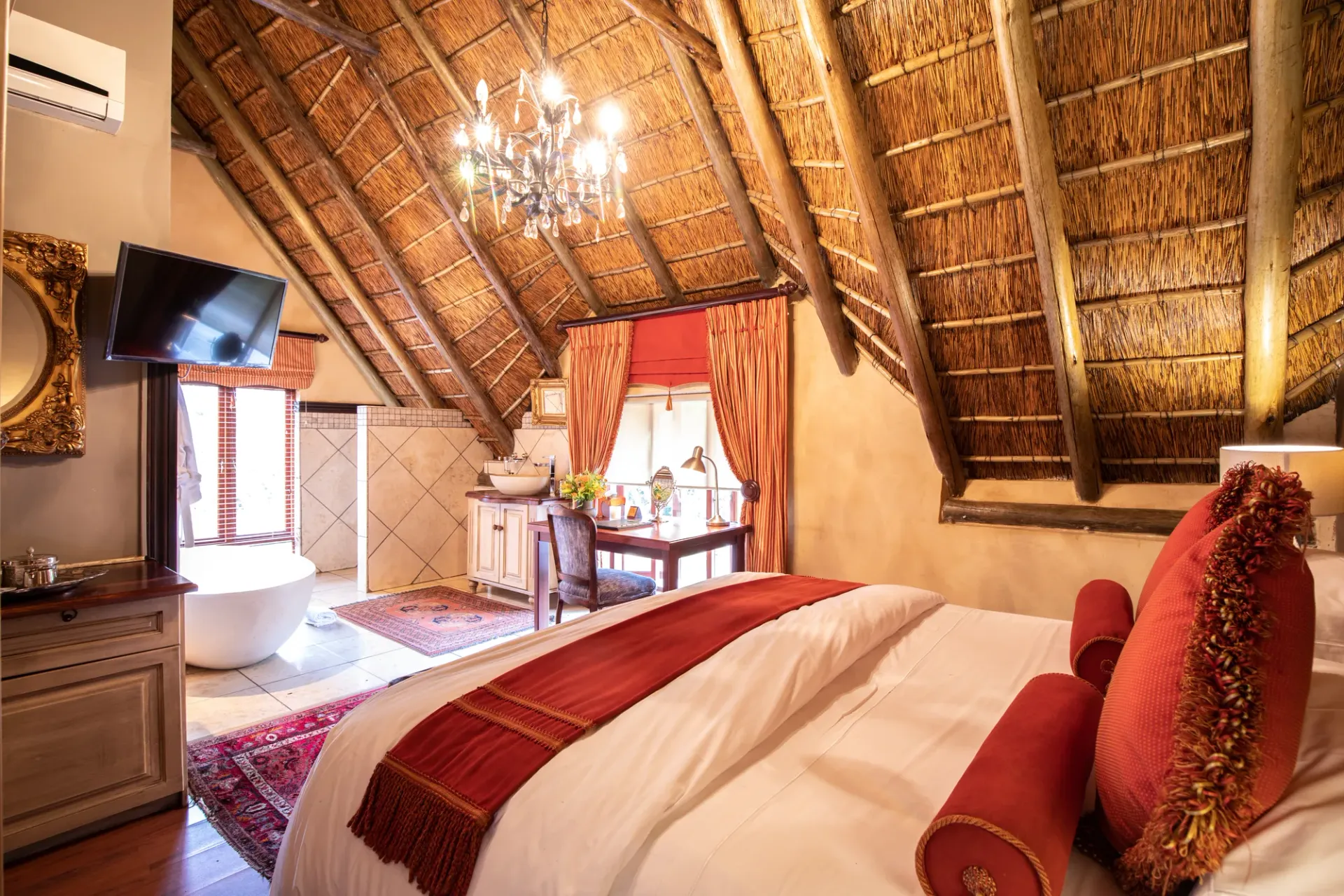 Sunrise suite with bathtub and desk